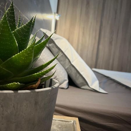 Buzzstays: 1-Bed Bungalow, Garden, Near Yumbo & Beach 마스팔로마스 외부 사진