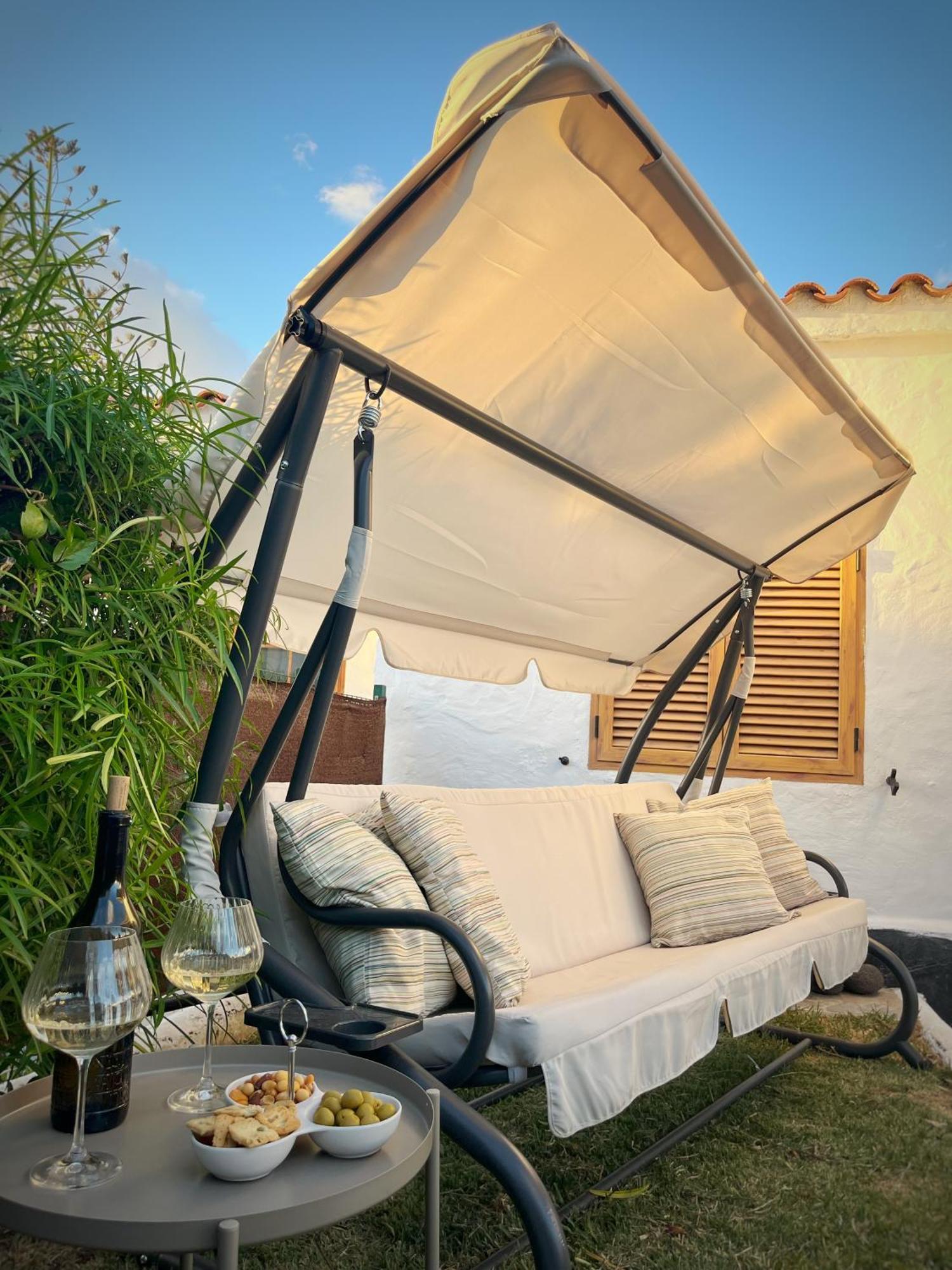 Buzzstays: 1-Bed Bungalow, Garden, Near Yumbo & Beach 마스팔로마스 외부 사진
