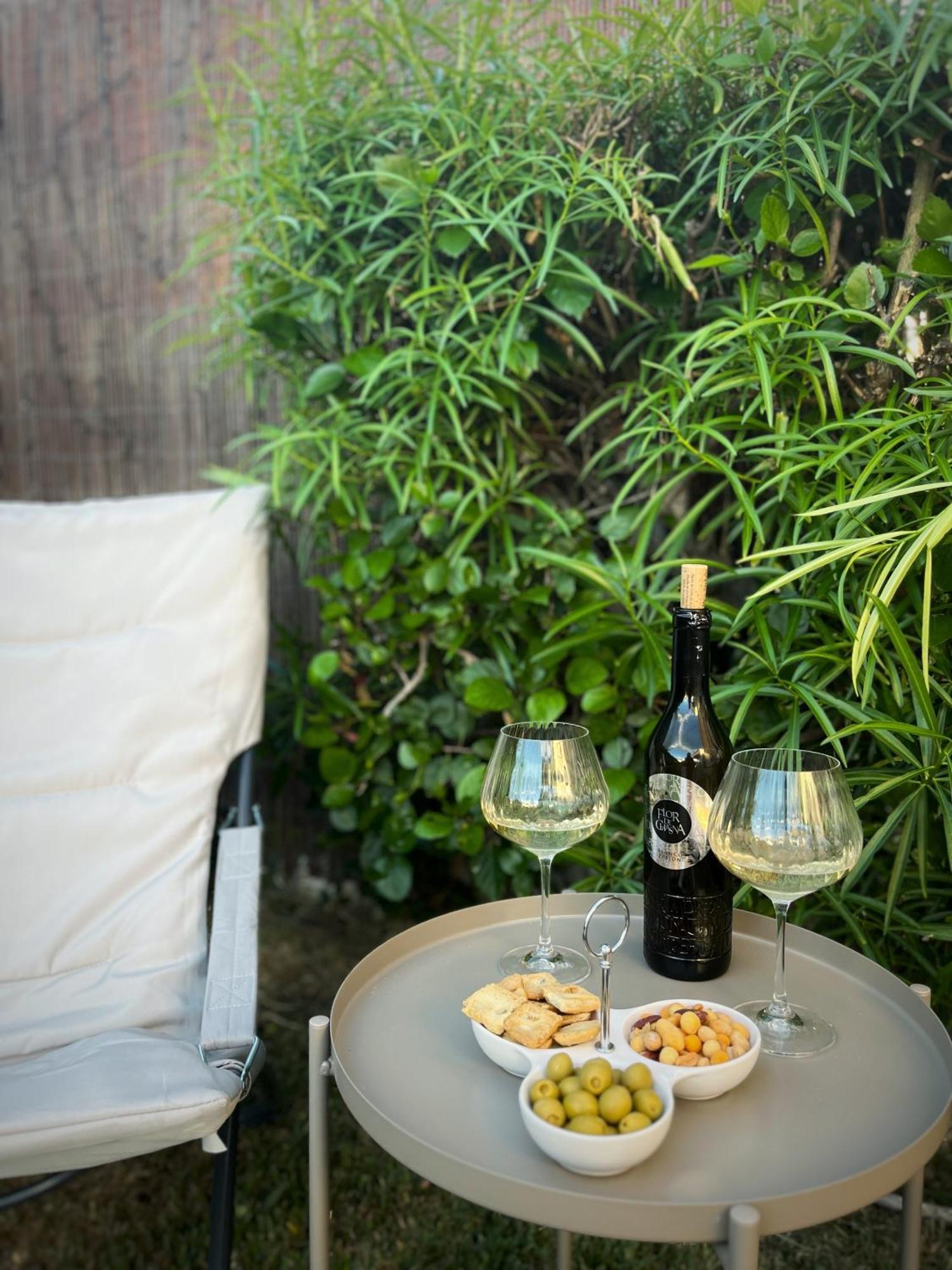 Buzzstays: 1-Bed Bungalow, Garden, Near Yumbo & Beach 마스팔로마스 외부 사진